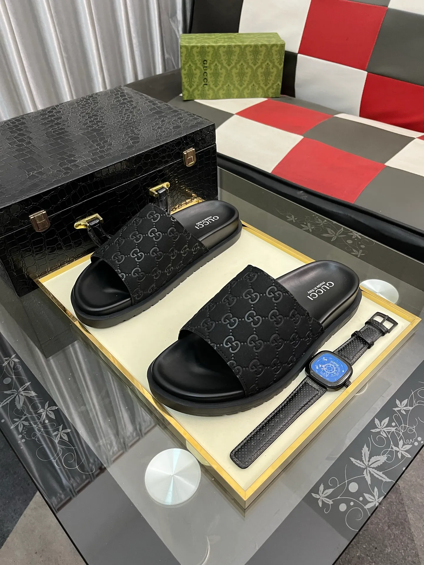 Men's shoes 💰320⌚️⌚️ (gucci-Gucci) New men's slippers, high-end boutique, made of cowhide, with exquisite embossed logo decoration on the upper, fine workmanship, super soft soles, casual, loose and comfortable, a must-have in summer! \nsize：38-44